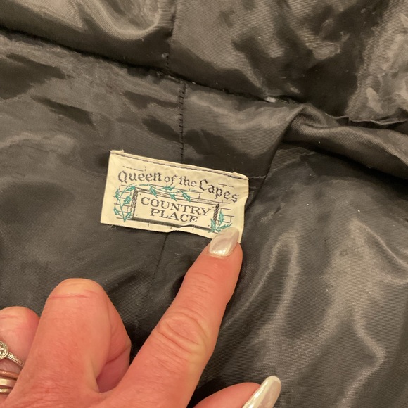 Queen of the Capes Wool Cape Coat - Picture 2 of 14